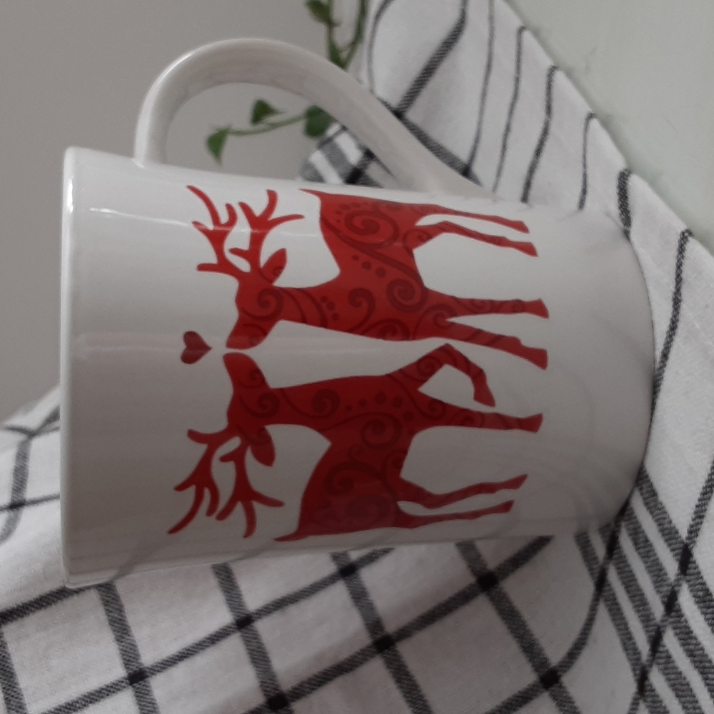 Red Deer 2013 Room Creative Signature Mug Cup Coffee Tea Kissing Deer Hearts